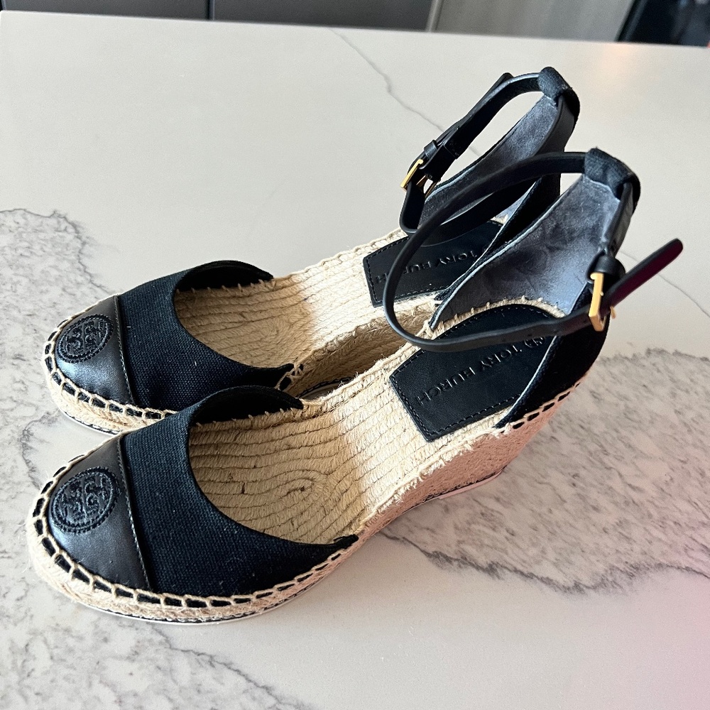 Tory Burch Wedges summer shoes. Size 5.5 H 3" Summer Essential